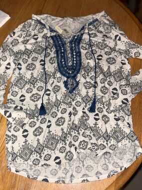Lucky Brand Boho Embroidered Peasant Top - White & Navy